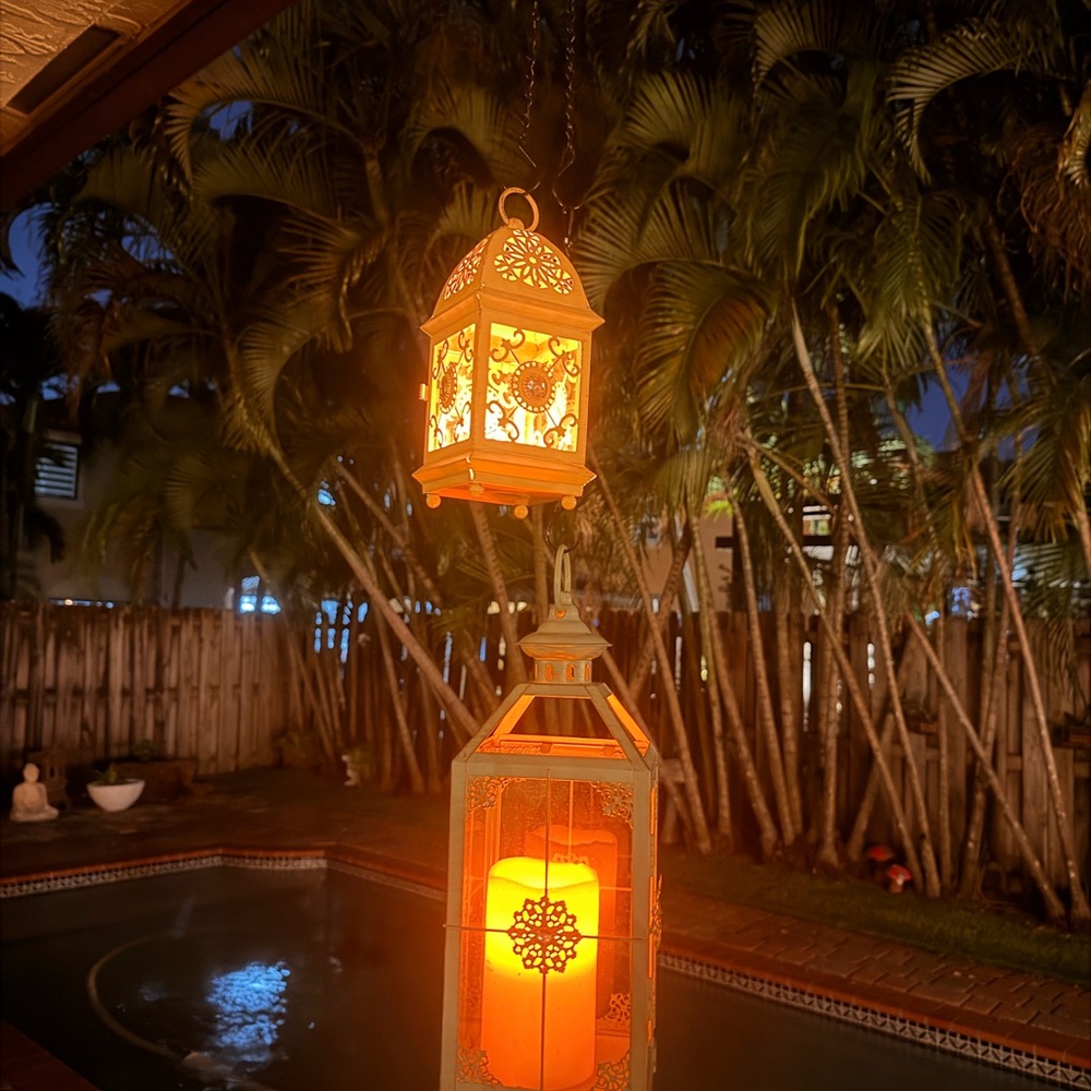 Charming Outdoor Lantern with Candle - Light green and light yellow